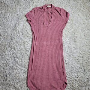 Cute Pink dress, very flattering!